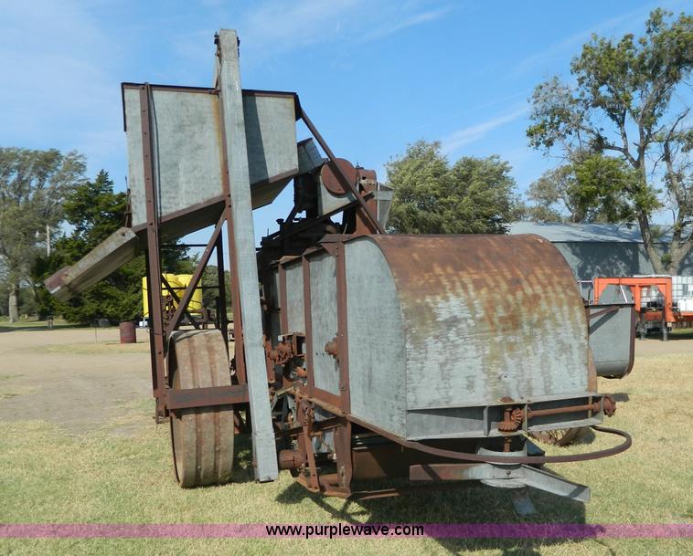 image for item BT9954 Minneapolis Moline G pull type harvester