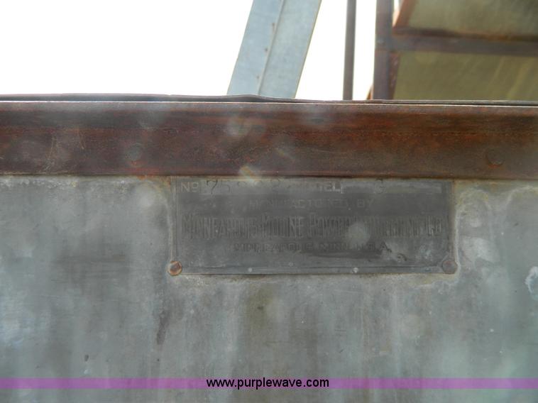 image for item BT9954 Minneapolis Moline G pull type harvester