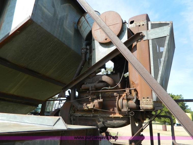 image for item BT9954 Minneapolis Moline G pull type harvester