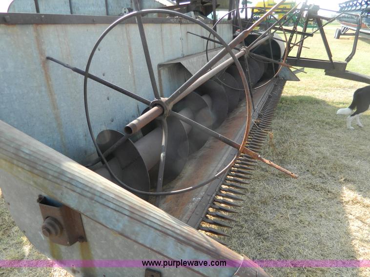 image for item BT9954 Minneapolis Moline G pull type harvester