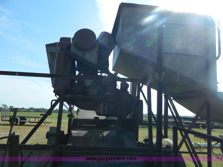 image for item BT9954 Minneapolis Moline G pull type harvester