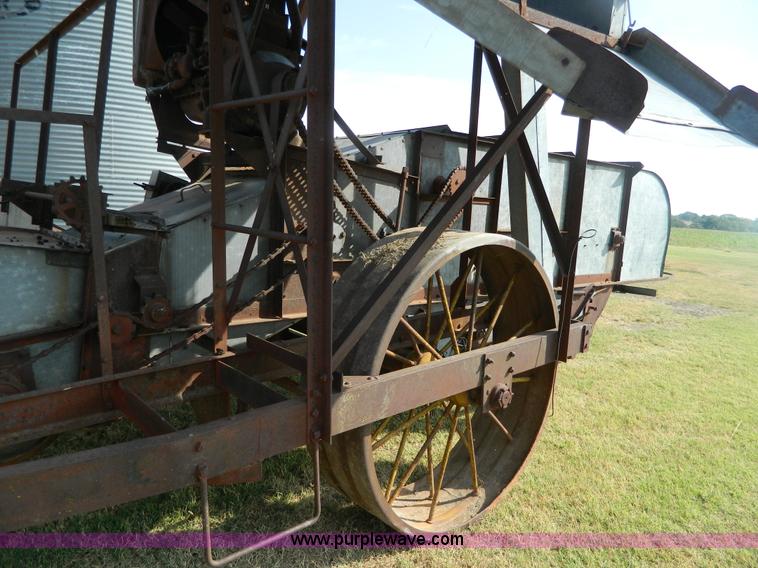 image for item BT9954 Minneapolis Moline G pull type harvester