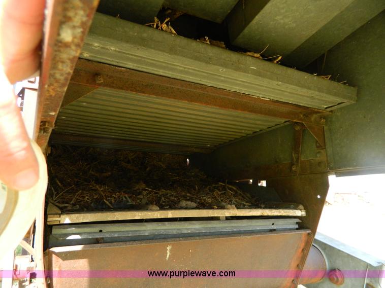 image for item BT9954 Minneapolis Moline G pull type harvester