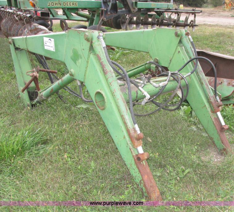 image for item H1130 John Deere 148 loader