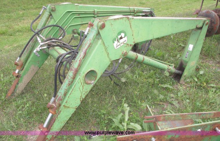 image for item H1130 John Deere 148 loader