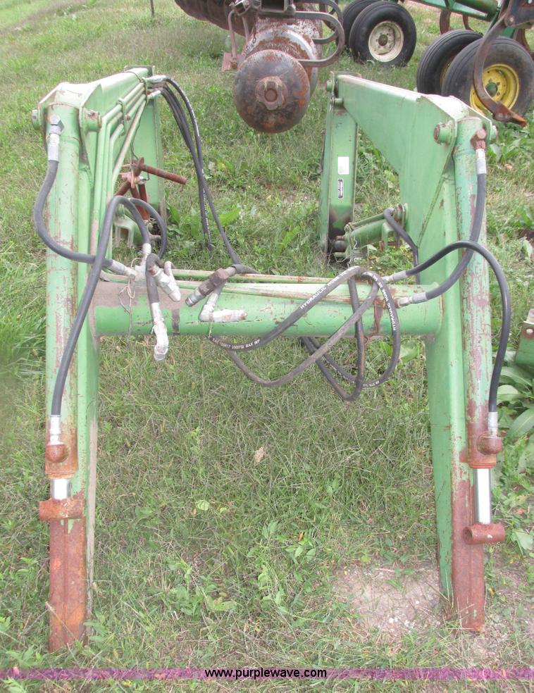 image for item H1130 John Deere 148 loader