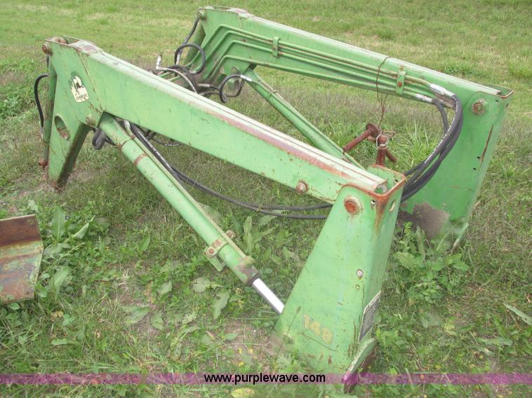 image for item H1130 John Deere 148 loader