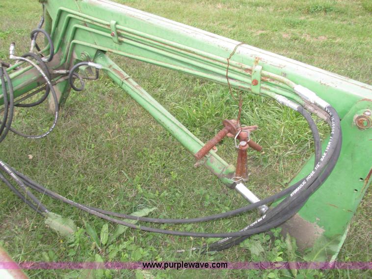 image for item H1130 John Deere 148 loader