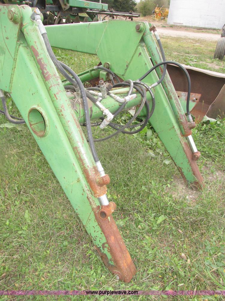 image for item H1130 John Deere 148 loader