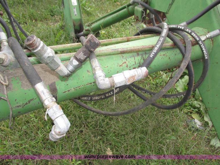 image for item H1130 John Deere 148 loader
