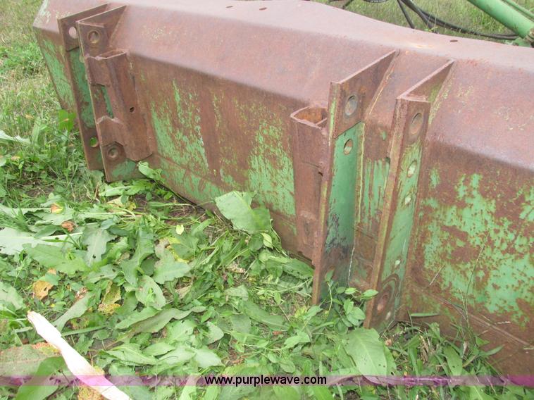 image for item H1130 John Deere 148 loader