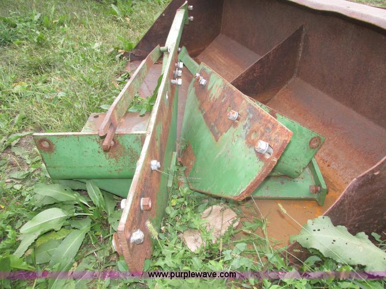 image for item H1130 John Deere 148 loader