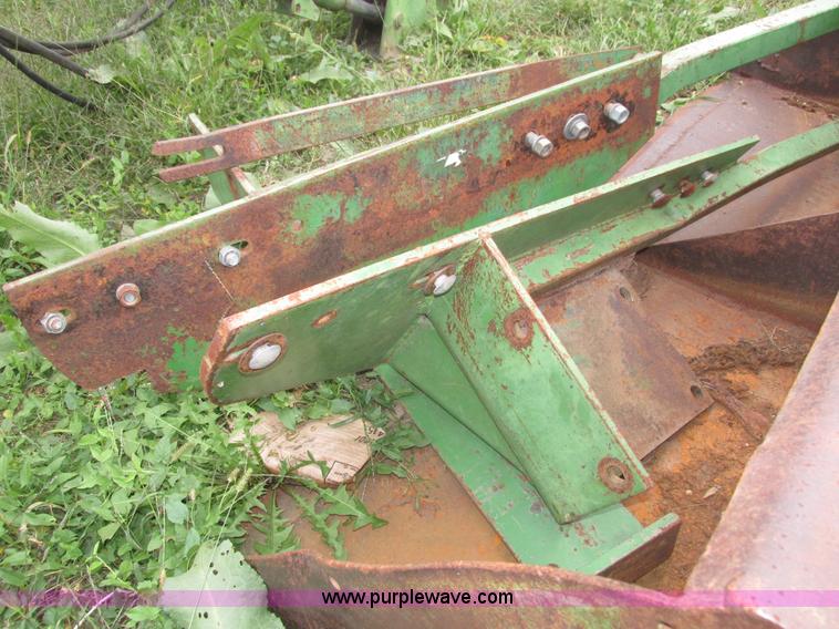 image for item H1130 John Deere 148 loader