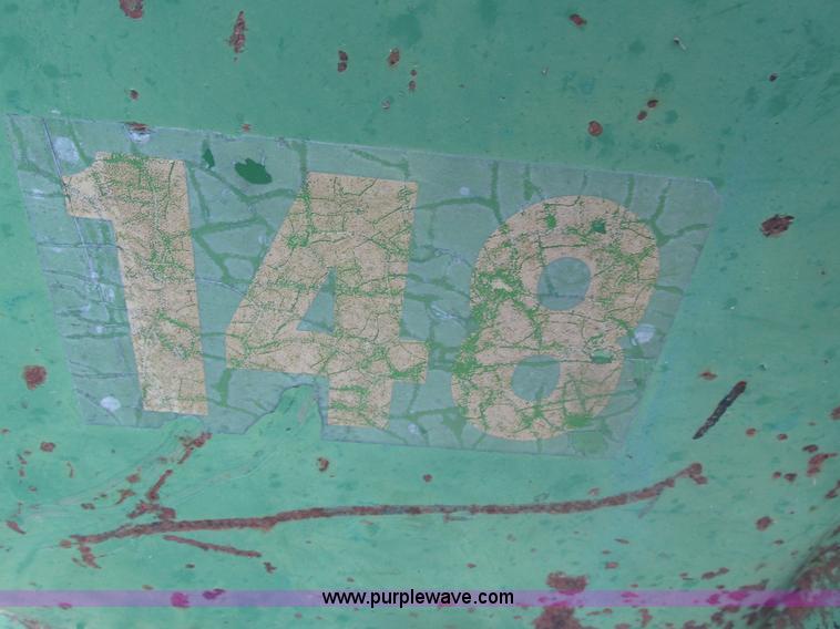 image for item H1130 John Deere 148 loader