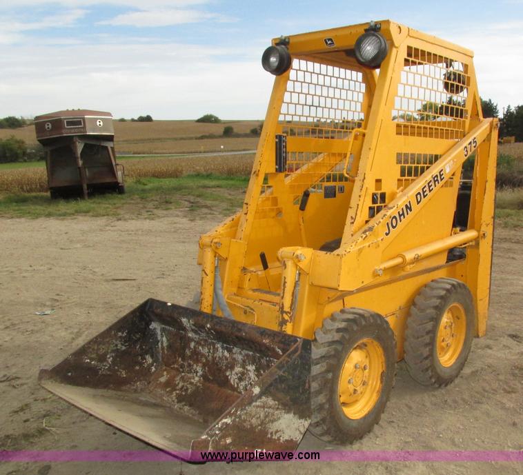 image for item H1132 1991 John Deere 375 skid steer