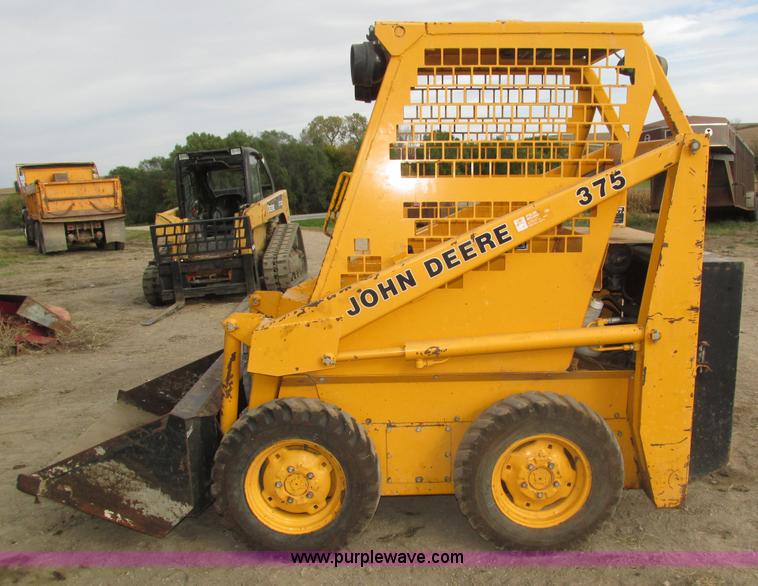 image for item H1132 1991 John Deere 375 skid steer