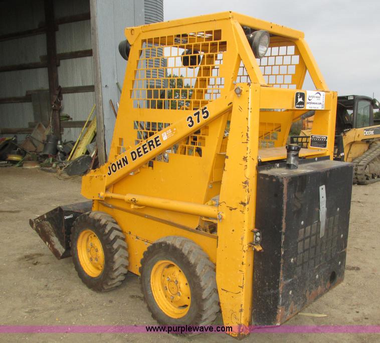 image for item H1132 1991 John Deere 375 skid steer