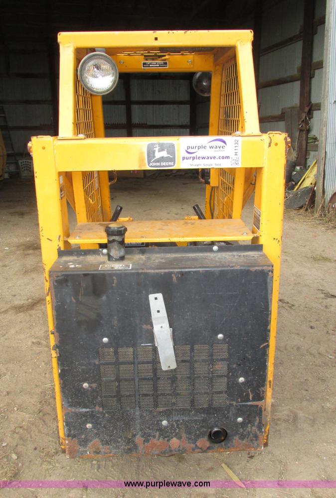 image for item H1132 1991 John Deere 375 skid steer