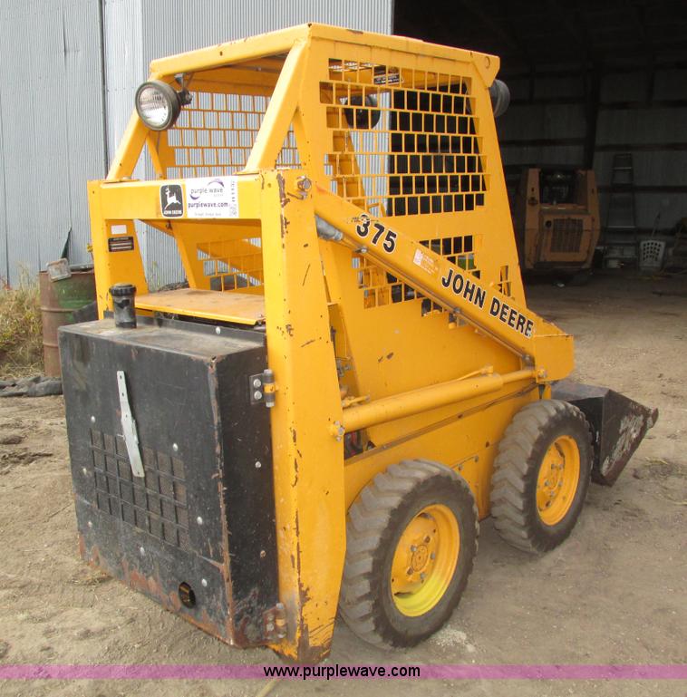 image for item H1132 1991 John Deere 375 skid steer
