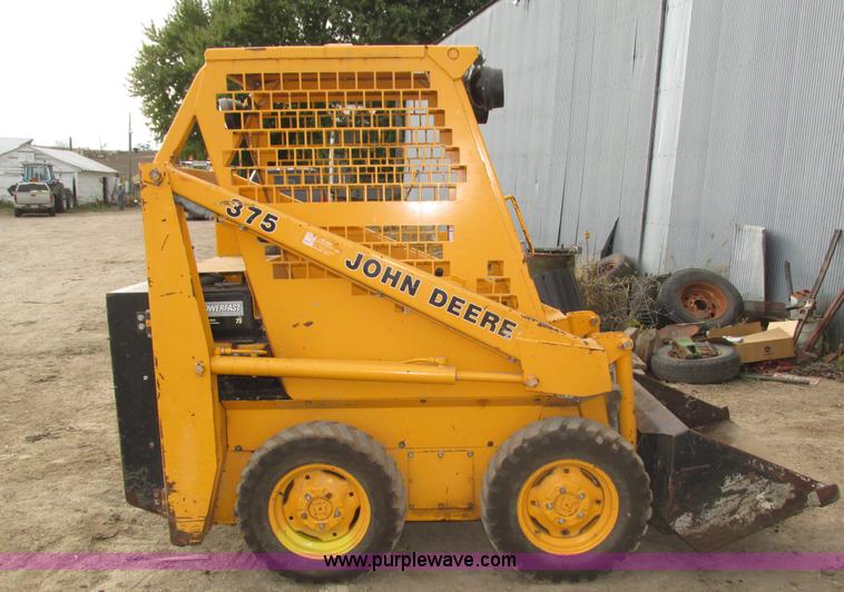 image for item H1132 1991 John Deere 375 skid steer