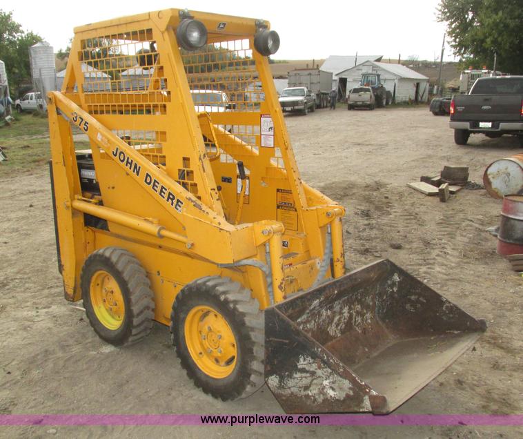 image for item H1132 1991 John Deere 375 skid steer