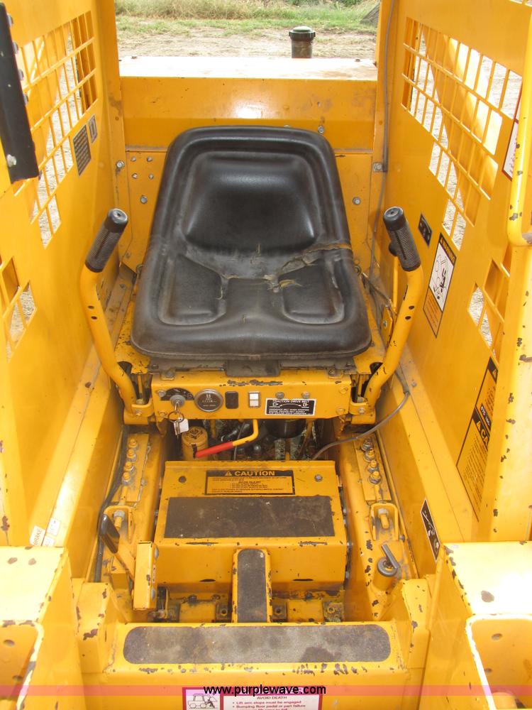 image for item H1132 1991 John Deere 375 skid steer