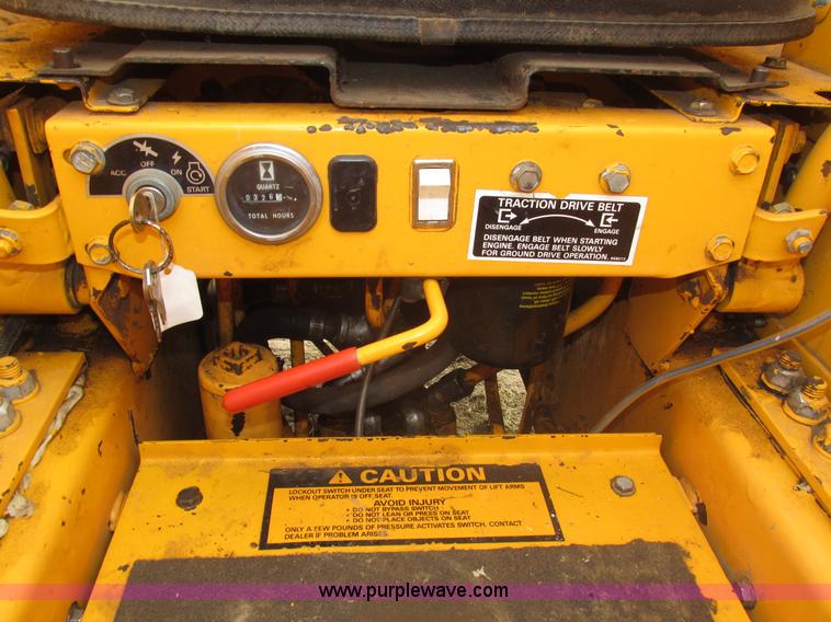 image for item H1132 1991 John Deere 375 skid steer