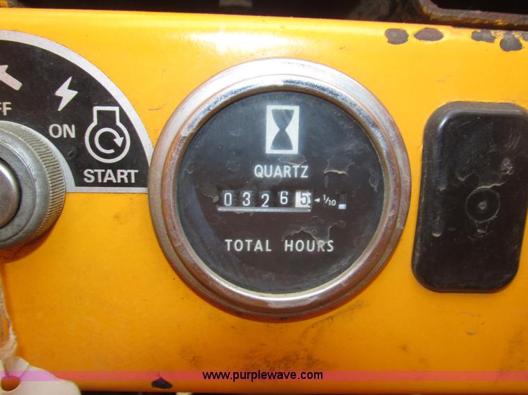 image for item H1132 1991 John Deere 375 skid steer