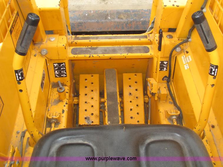 image for item H1132 1991 John Deere 375 skid steer