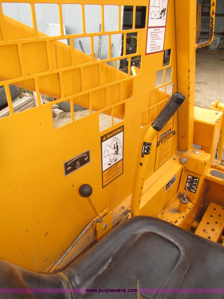 image for item H1132 1991 John Deere 375 skid steer