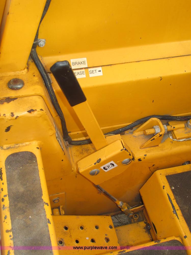 image for item H1132 1991 John Deere 375 skid steer