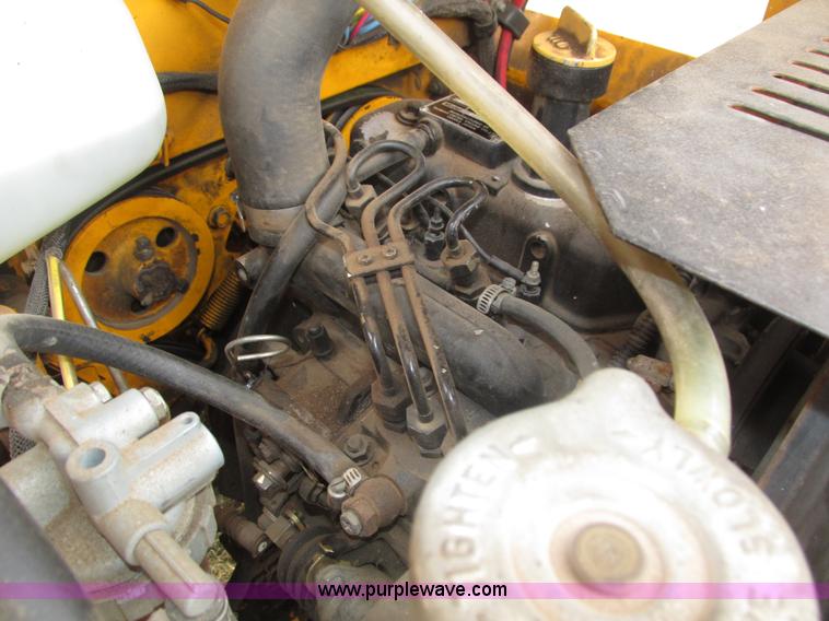 image for item H1132 1991 John Deere 375 skid steer