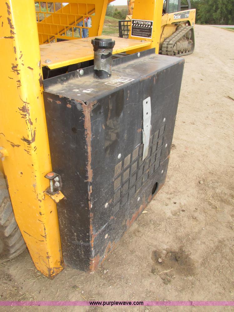 image for item H1132 1991 John Deere 375 skid steer