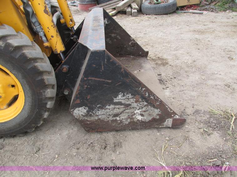 image for item H1132 1991 John Deere 375 skid steer