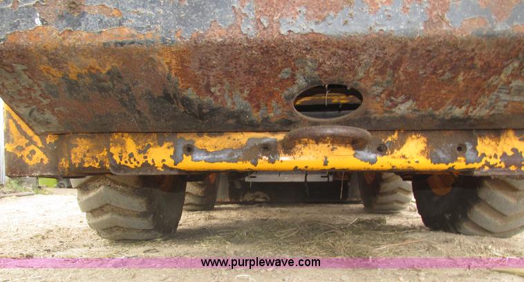 image for item H1132 1991 John Deere 375 skid steer