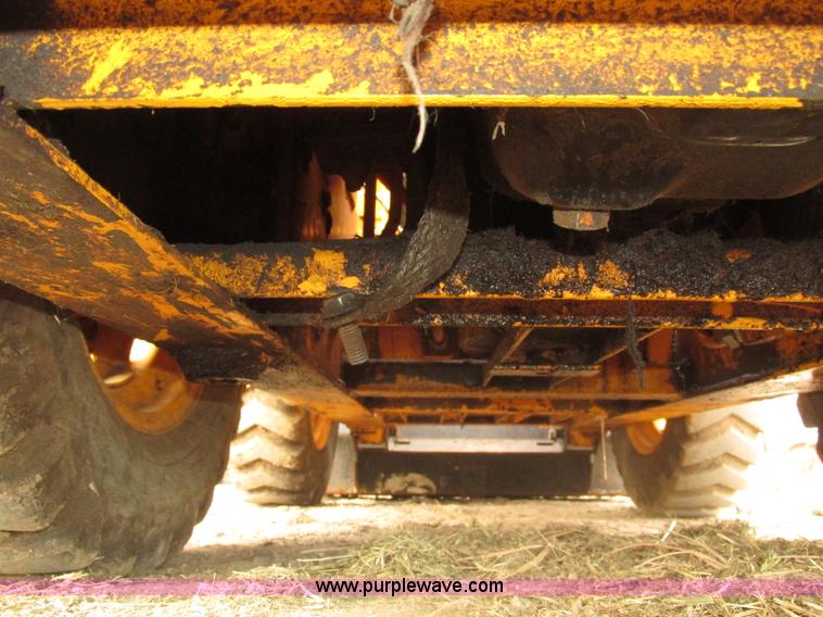 image for item H1132 1991 John Deere 375 skid steer