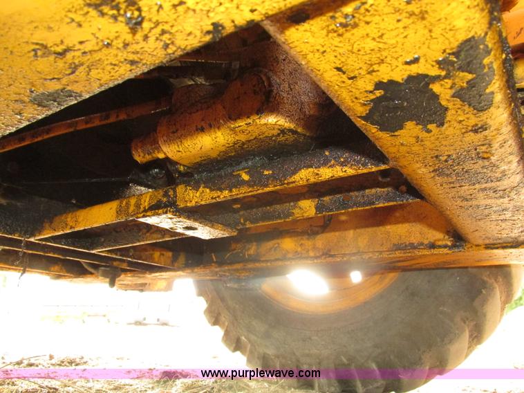 image for item H1132 1991 John Deere 375 skid steer