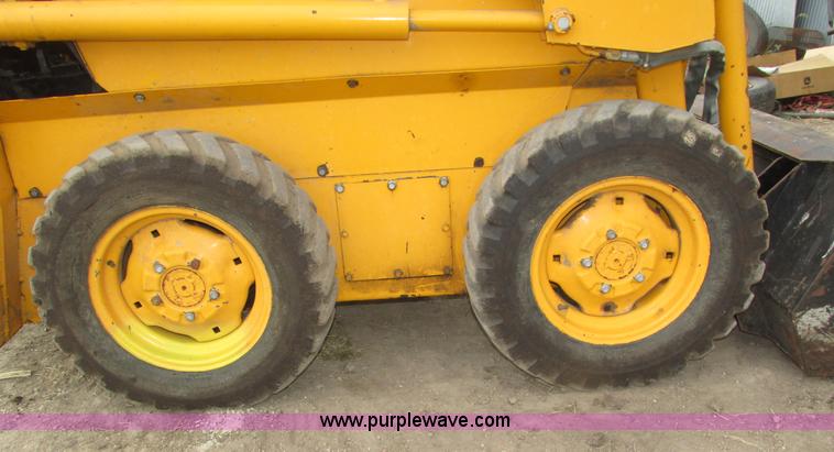 image for item H1132 1991 John Deere 375 skid steer