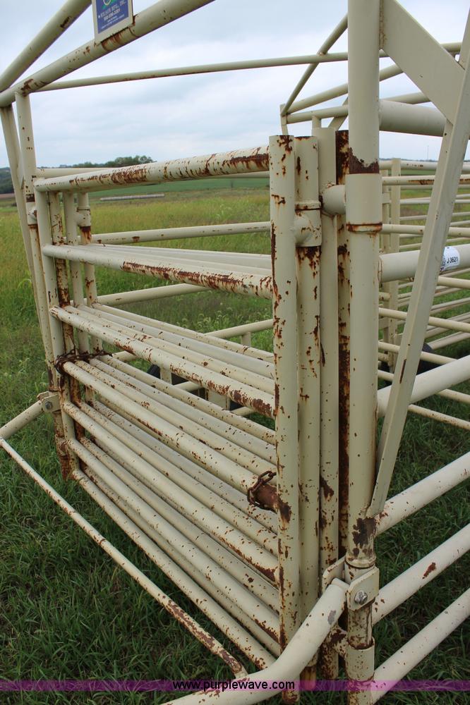 image for item J3621 2007 Wilson wheel corral