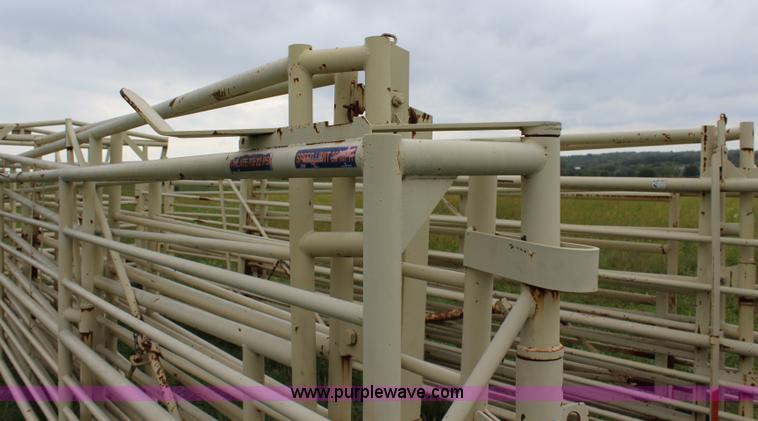 image for item J3621 2007 Wilson wheel corral