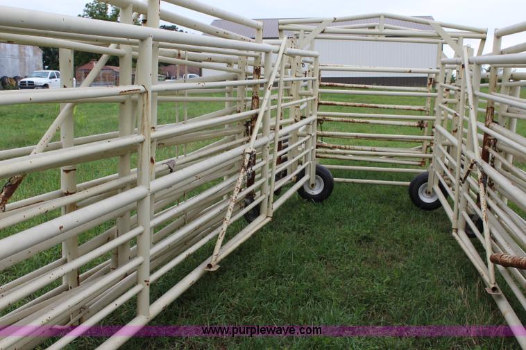 image for item J3621 2007 Wilson wheel corral