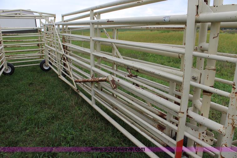 image for item J3621 2007 Wilson wheel corral