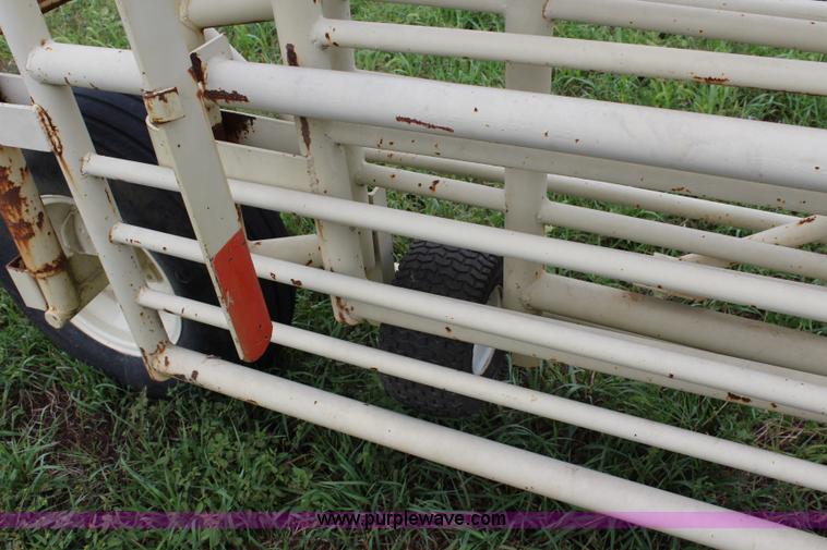 image for item J3621 2007 Wilson wheel corral