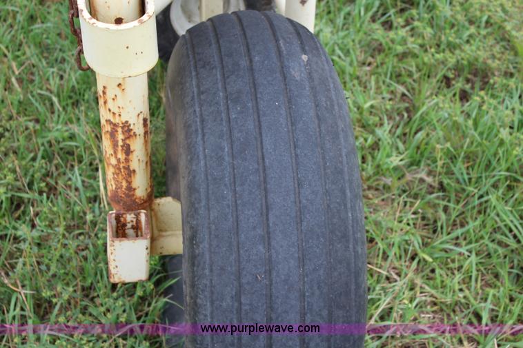 image for item J3621 2007 Wilson wheel corral