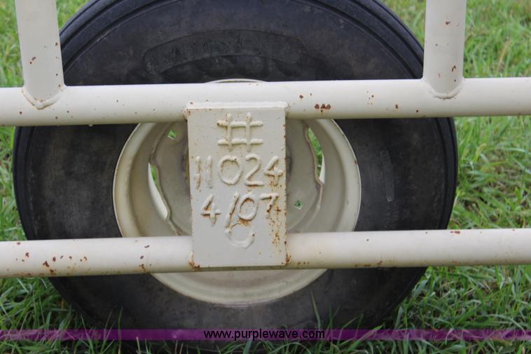 image for item J3621 2007 Wilson wheel corral