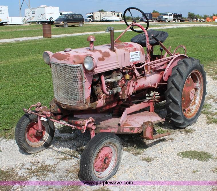 image for item J3649 1948 Farmall Cub tractor