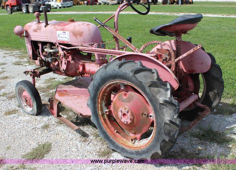 image for item J3649 1948 Farmall Cub tractor