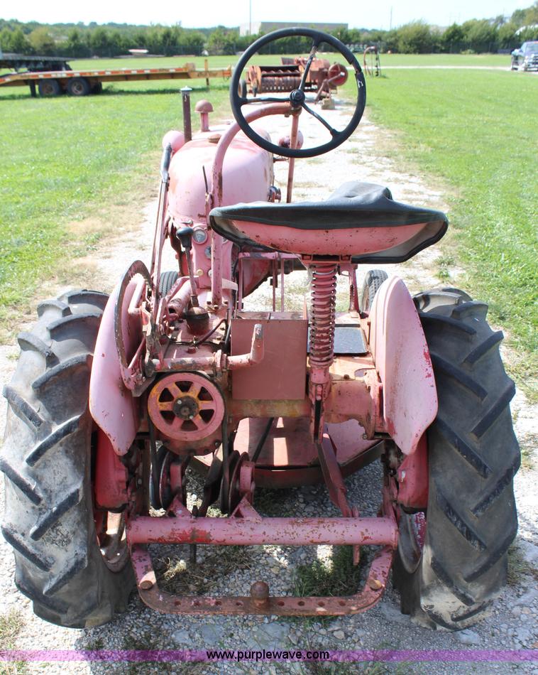 image for item J3649 1948 Farmall Cub tractor