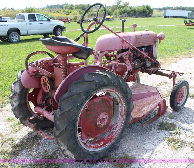 image for item J3649 1948 Farmall Cub tractor