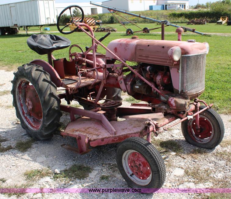 image for item J3649 1948 Farmall Cub tractor